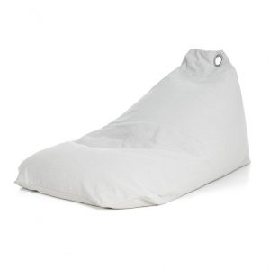 Este puff gigante, panamá cinza, é ideal para levar para o jardim no Verão e no Inverno trazer para dentro de casa.
