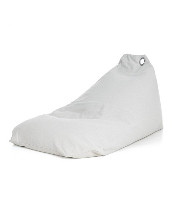 Este puff gigante, panamá cinza, é ideal para levar para o jardim no Verão e no Inverno trazer para dentro de casa.